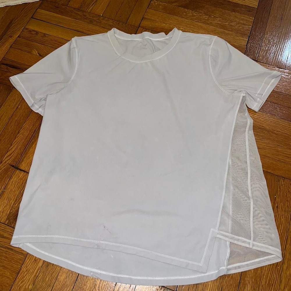 lululemon t-shirt